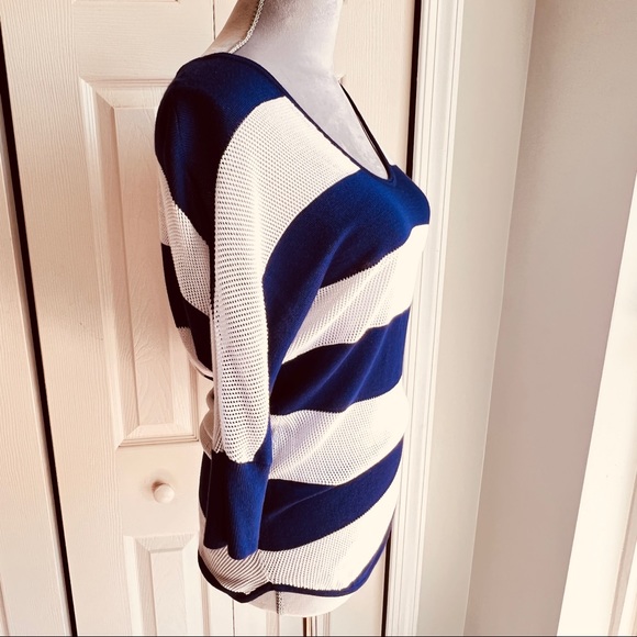 Price⬇️ Express 3/4 Sleeve Boating Top - Picture 2 of 6